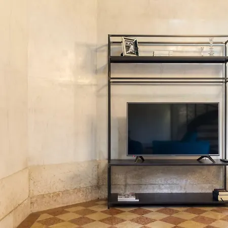 Volpi Apartment *